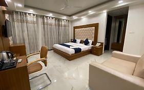 Hotel Leaf 9 Boutique, Near Golf Course Road And Galleria Market